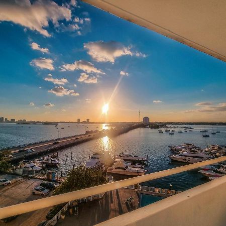 Bayfront Apartment Breathtaking Views- One Bedroom W Balcony- Living Room -Free Parking Майами-Бич Экстерьер фото
