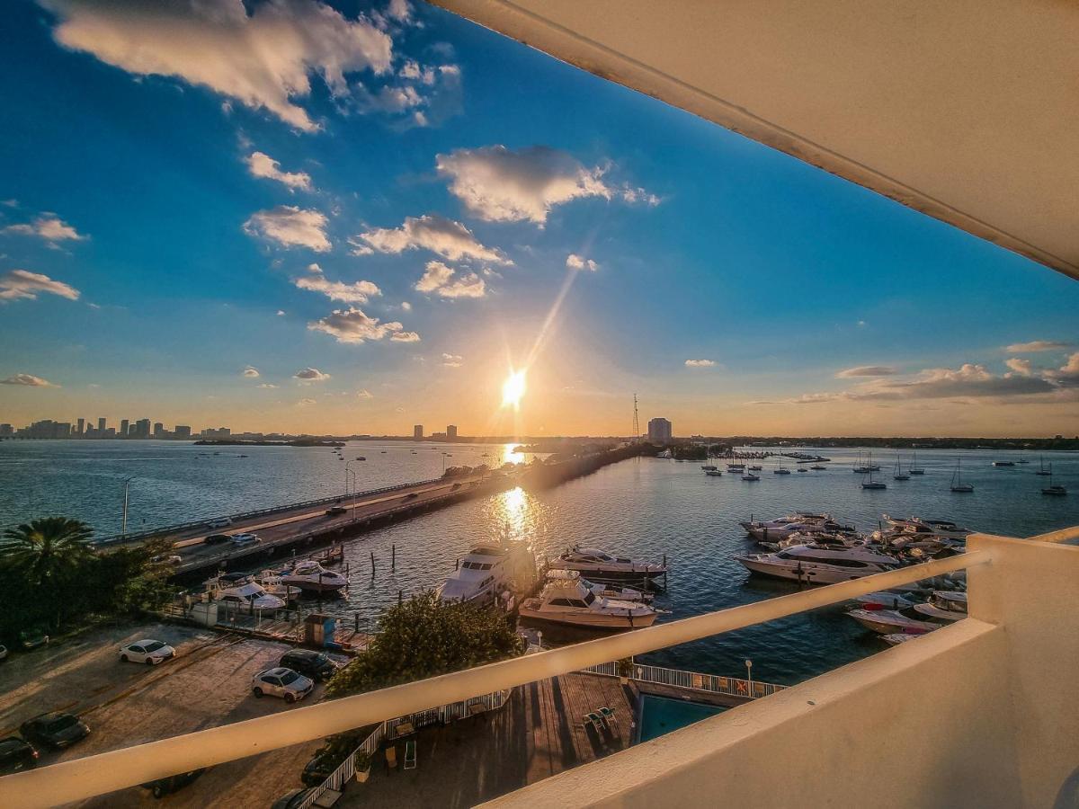 Bayfront Apartment Breathtaking Views- One Bedroom W Balcony- Living Room -Free Parking Майами-Бич Экстерьер фото