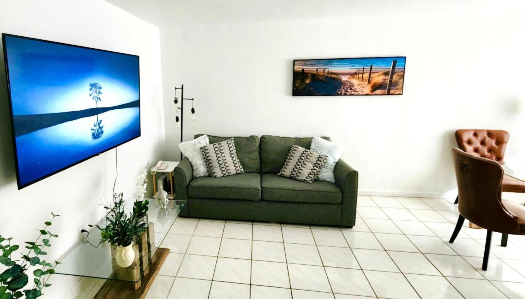 Bayfront Apartment Breathtaking Views- One Bedroom W Balcony- Living Room -Free Parking Майами-Бич Номер фото